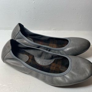 Born gray flats/size 6.5